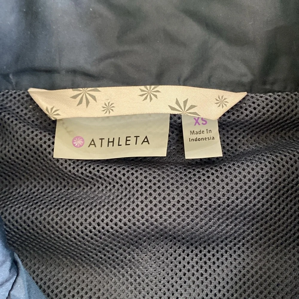 Women’s Athleta Rain Jacket Sz XS - Picture 4 of 6